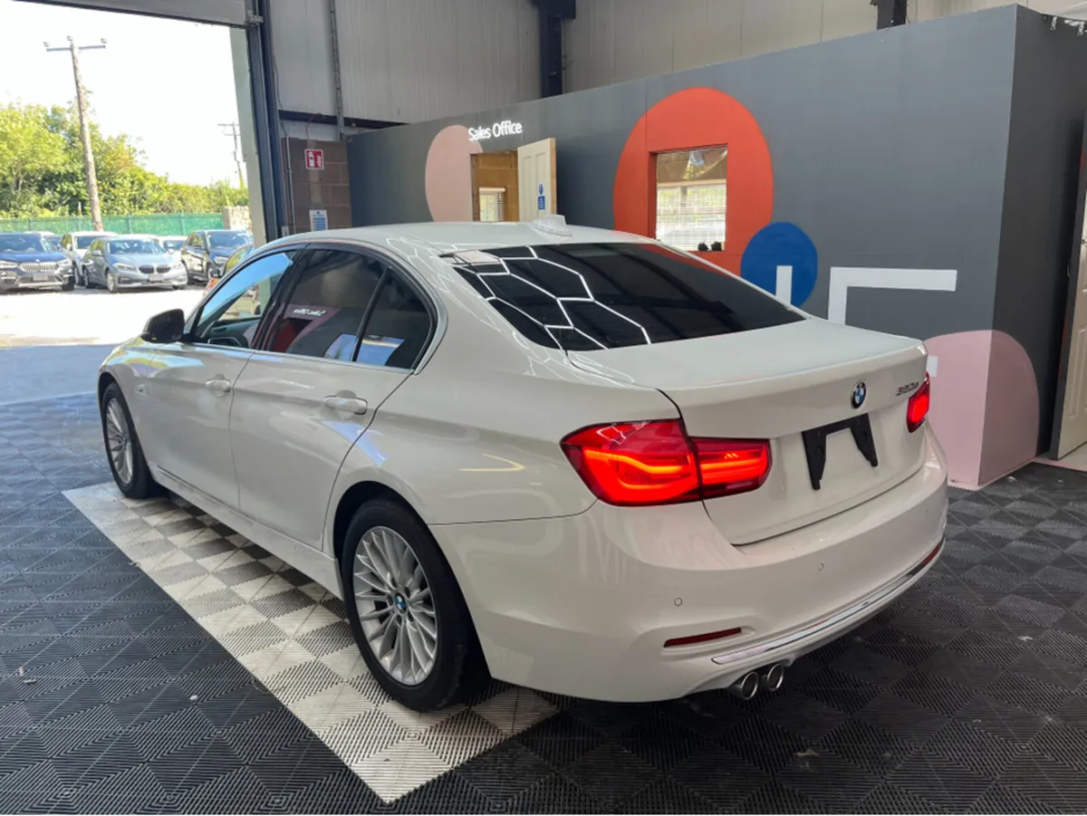 BMW 3-Series 320D LUXURY / 64k KMs / HEATED LEATHE - Image 4