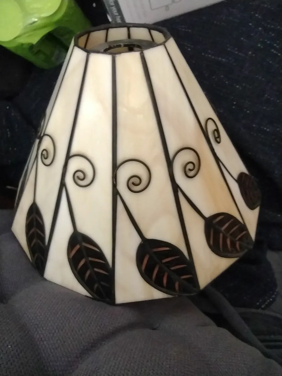 Heavy Tiffany lamp/ceiling shade - Image 1