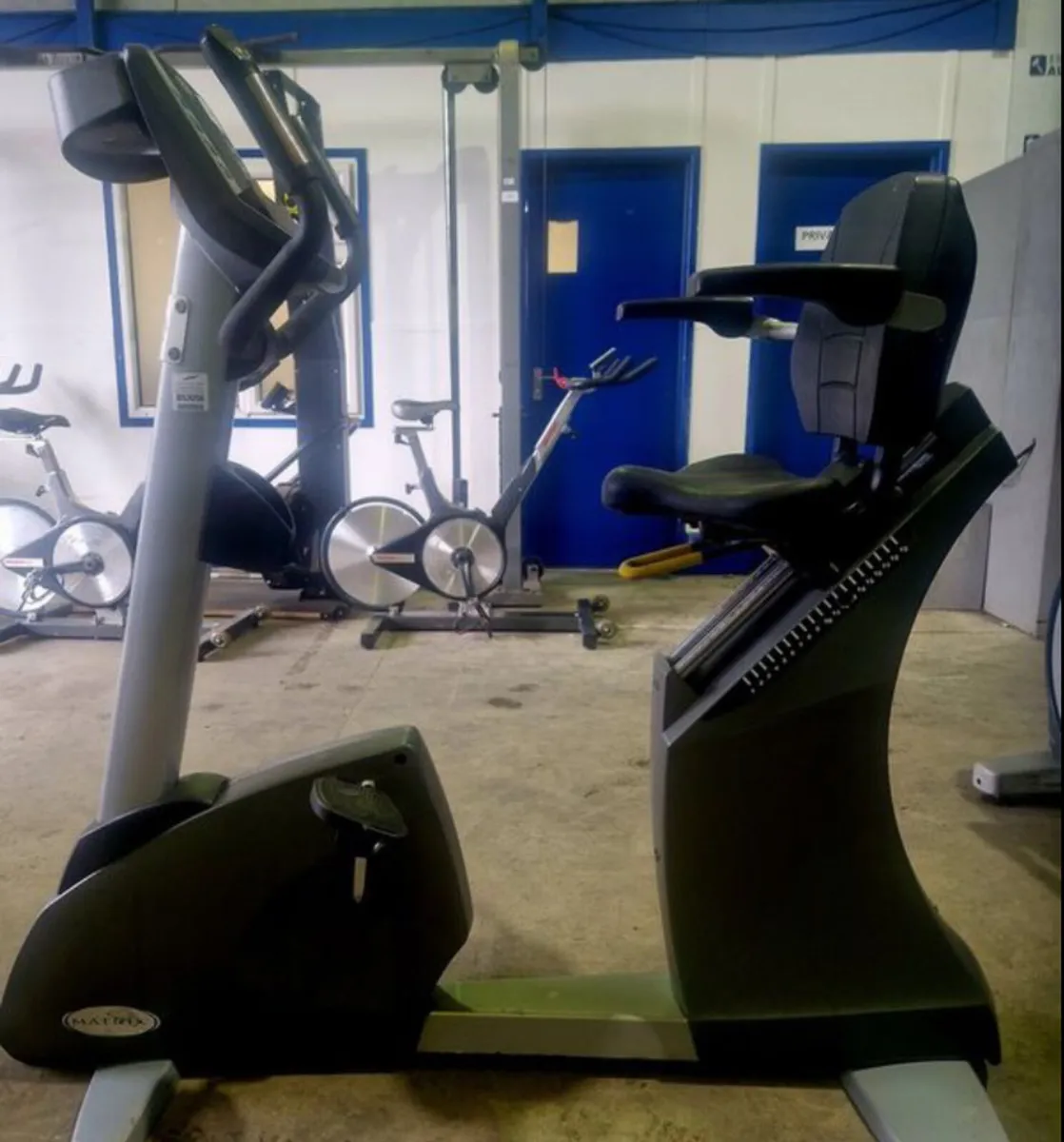 MATRIX HYBRID RECUMBENT BIKE AGE FRIENDLY - Image 3