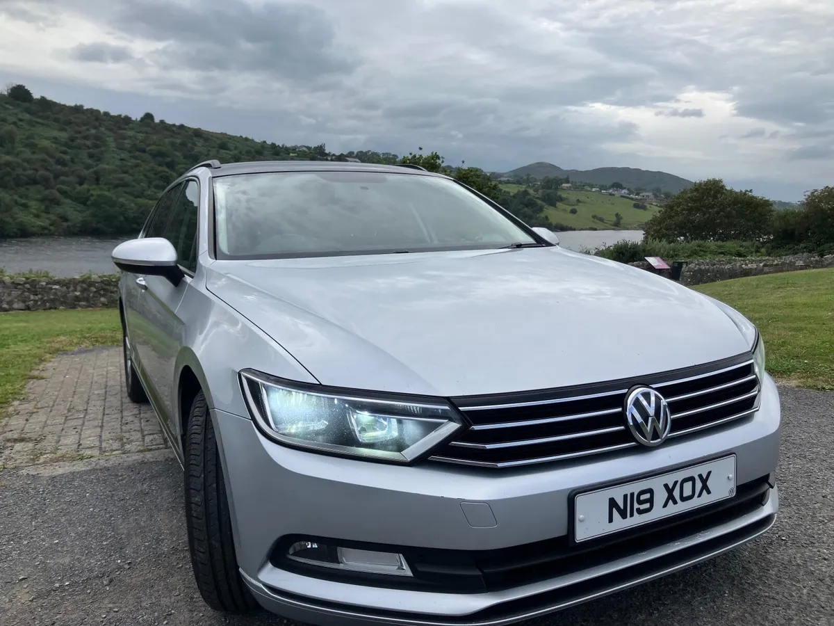 Volkswagen Passat 2016 - Image 2