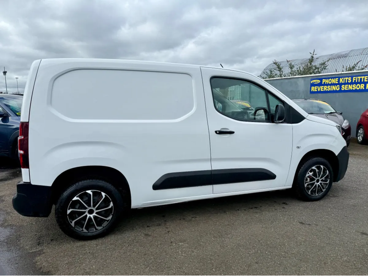 Peugeot Partner ACTIVE 1.6 BLUEHDI 650KG ** 3 SEAT - Image 3