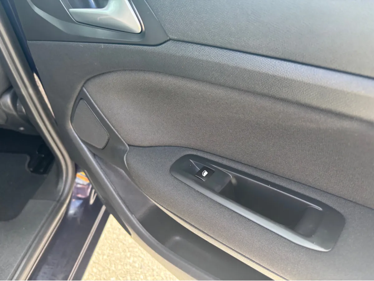 Peugeot 308 ACTIVE 1.6 BLUE HDI 100 4DR - Image 3