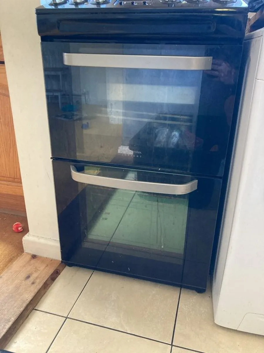 Dishwasher, Washing Machine and Cooker for sale. Asking price covers all 3 items. - Image 2