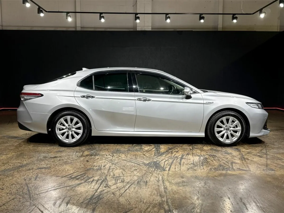 Toyota Camry 2.5 HYBRID AUTOMATIC - ALLOY WHEELS - - Image 3