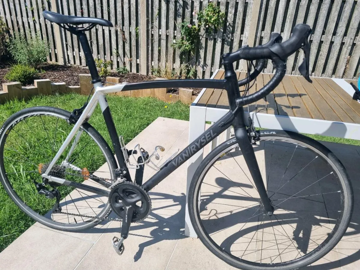 Road bike - Image 1