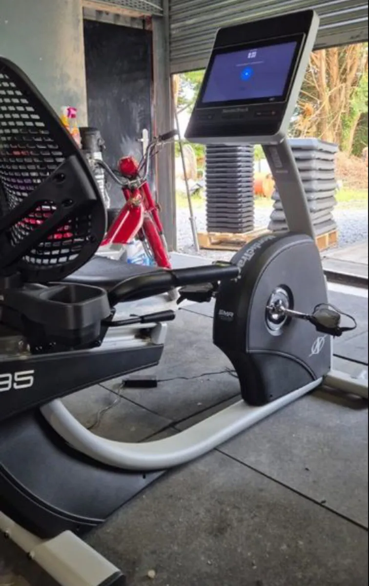 NORDIC TRACK R35 RECUMBENT BIKE TOUCHSCREEN - Image 3