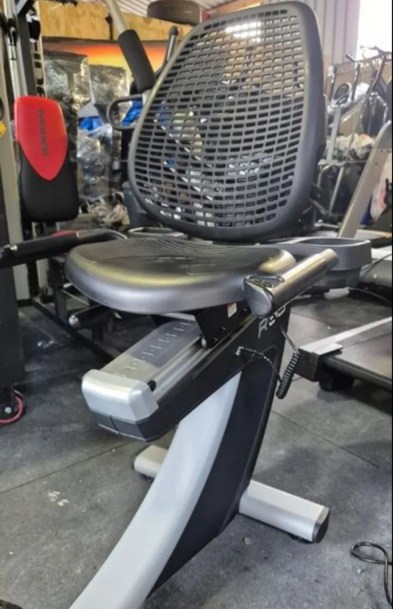 NORDIC TRACK R35 RECUMBENT BIKE TOUCHSCREEN - Image 4