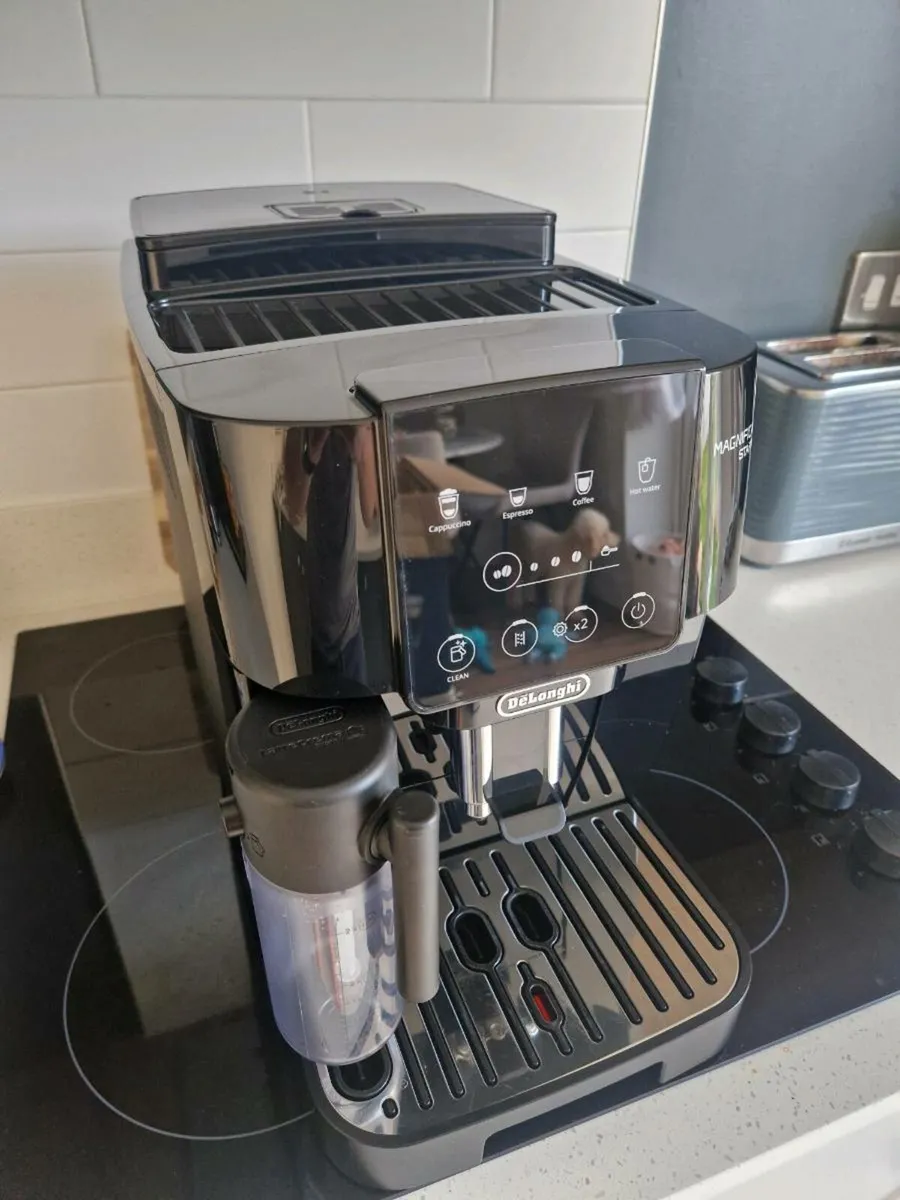 Delonghi Coffee Machine - Image 3