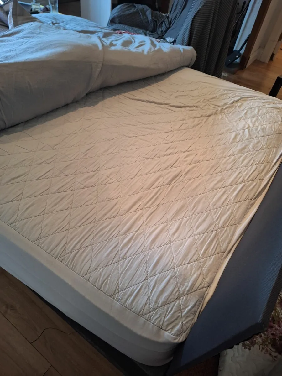NEED GONE ASAP URGENT KING SIZE BED AND MATTRESS - Image 3