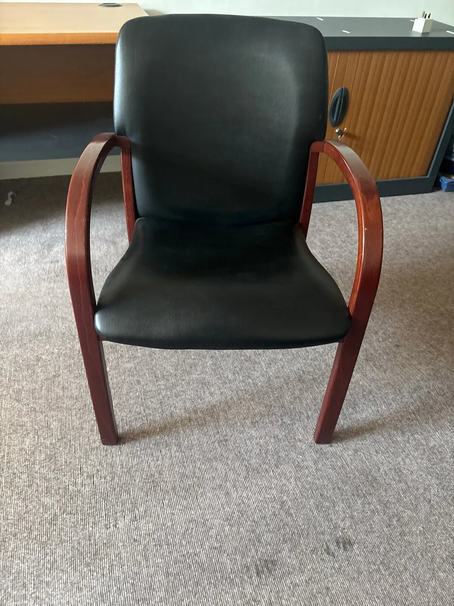 7x Leather Cushioned Mahogany Chairs - Image 1