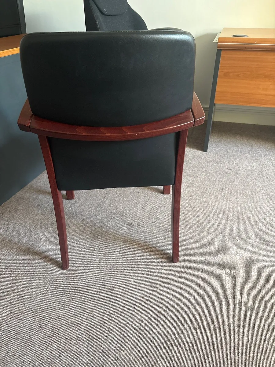 7x Leather Cushioned Mahogany Chairs - Image 3