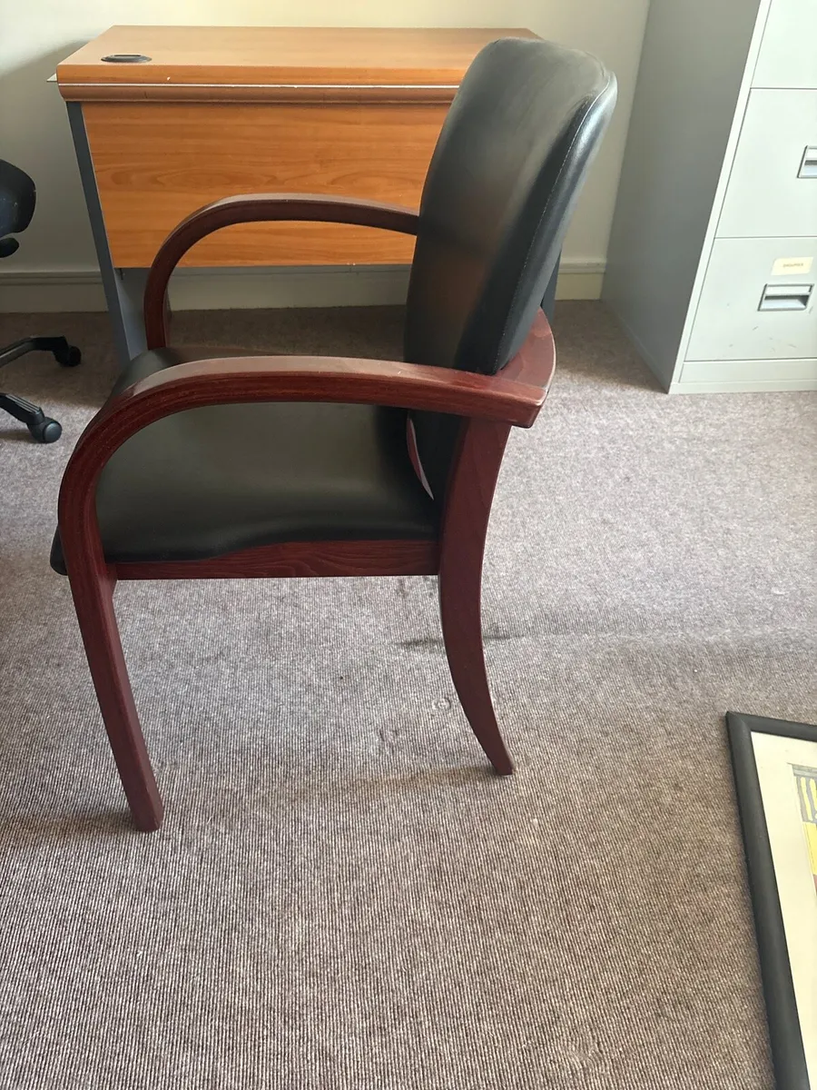 7x Leather Cushioned Mahogany Chairs - Image 4