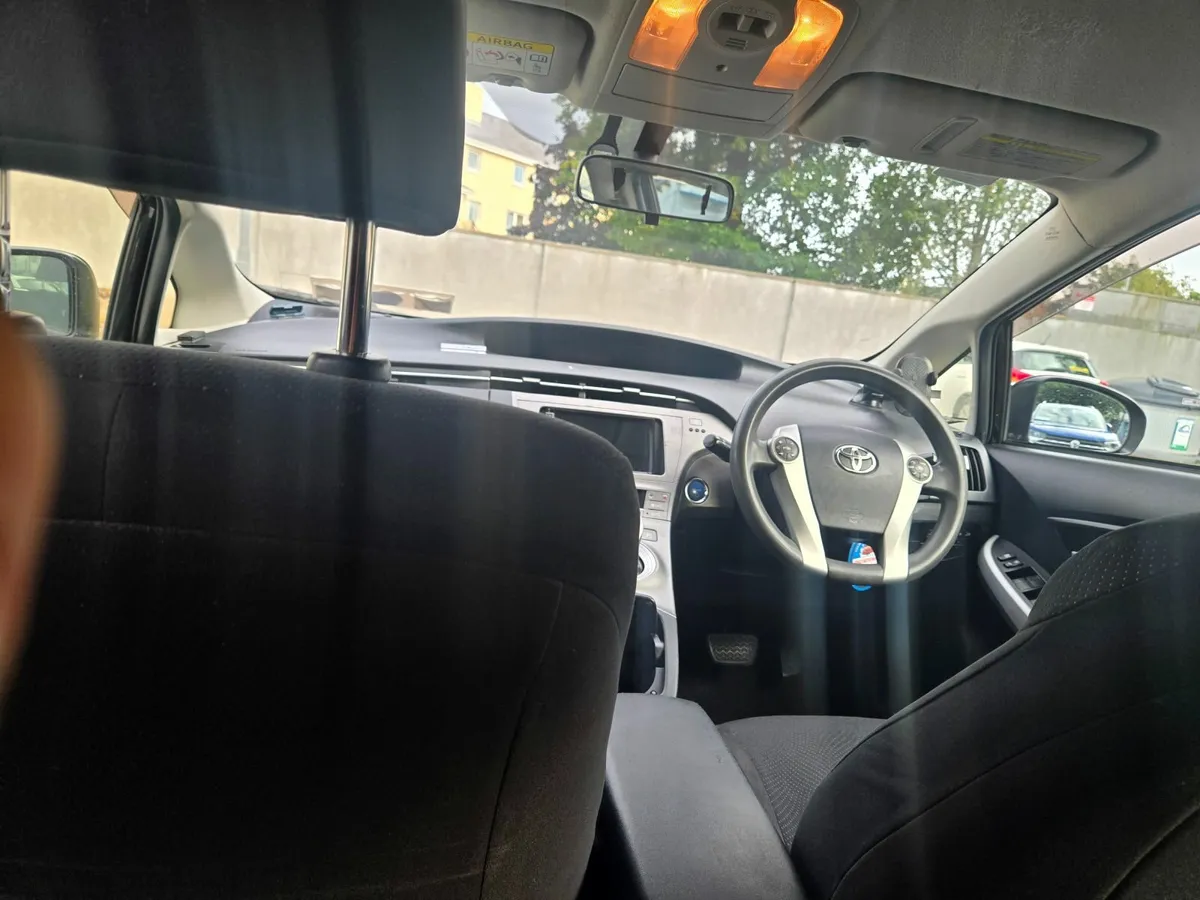 Toyota Prius 2013 - Image 2