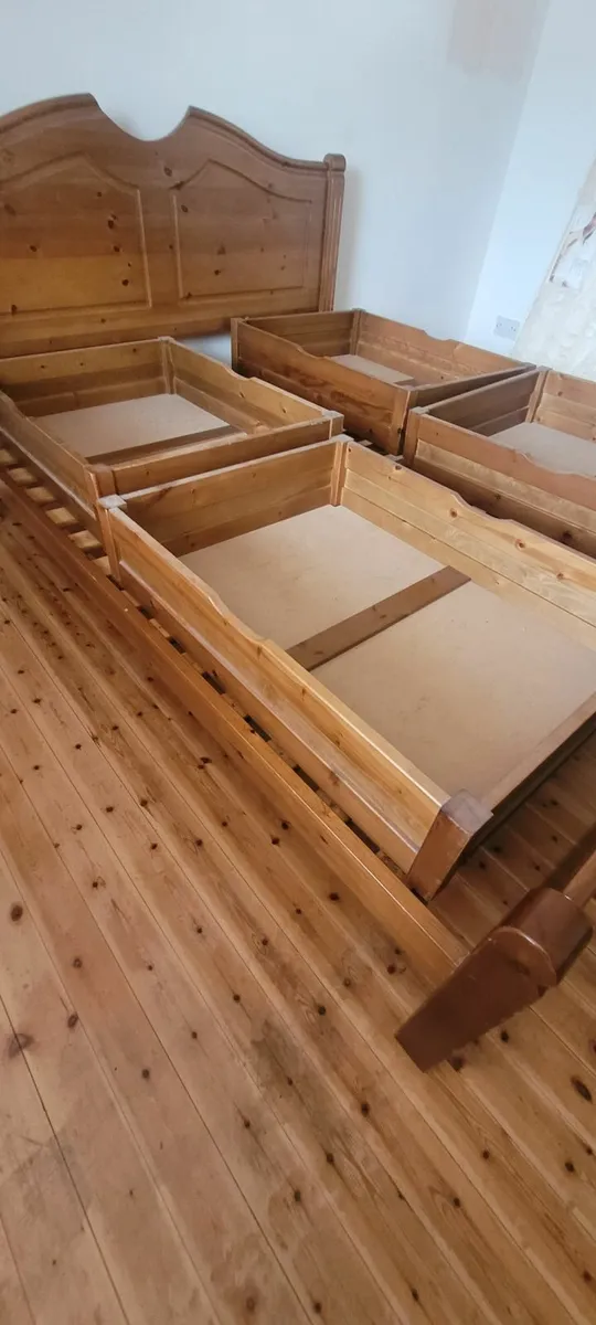 Solid king size wooden bed - Image 2