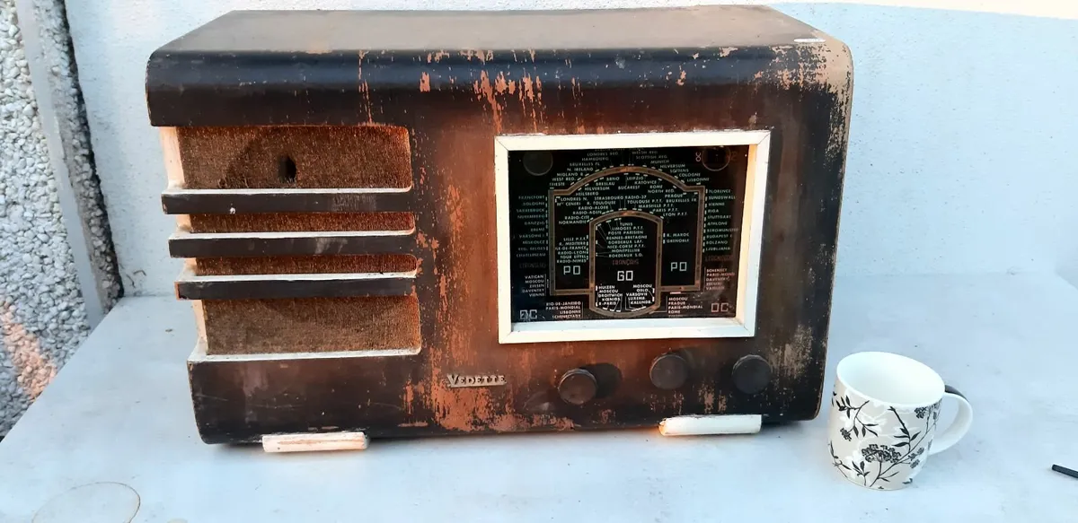 French valve radio - Image 3