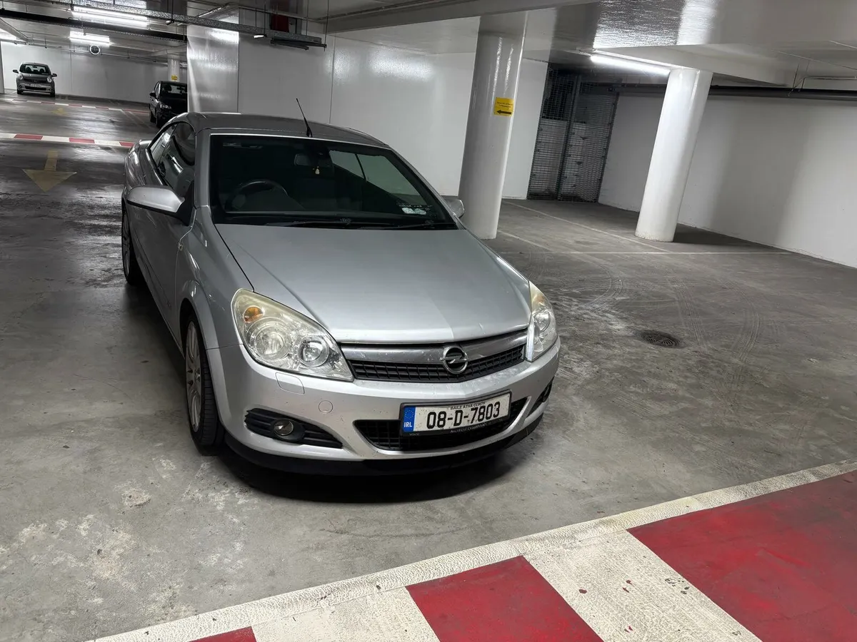 Very low km Opel Astra - Image 1