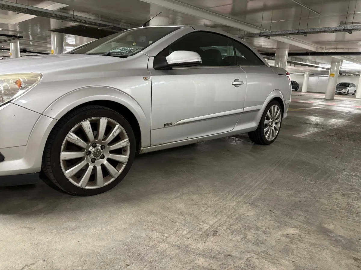 Very low km Opel Astra - Image 2