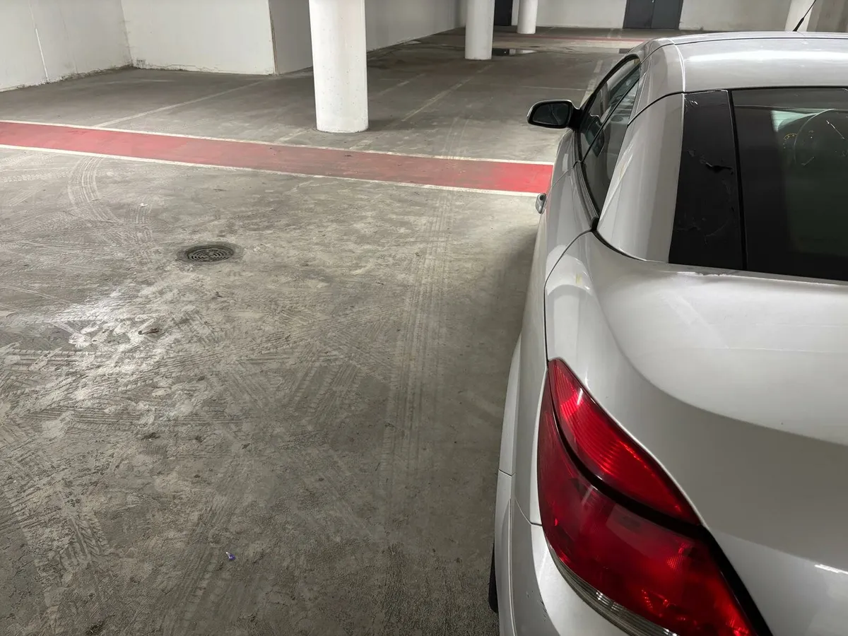 Very low km Opel Astra - Image 4