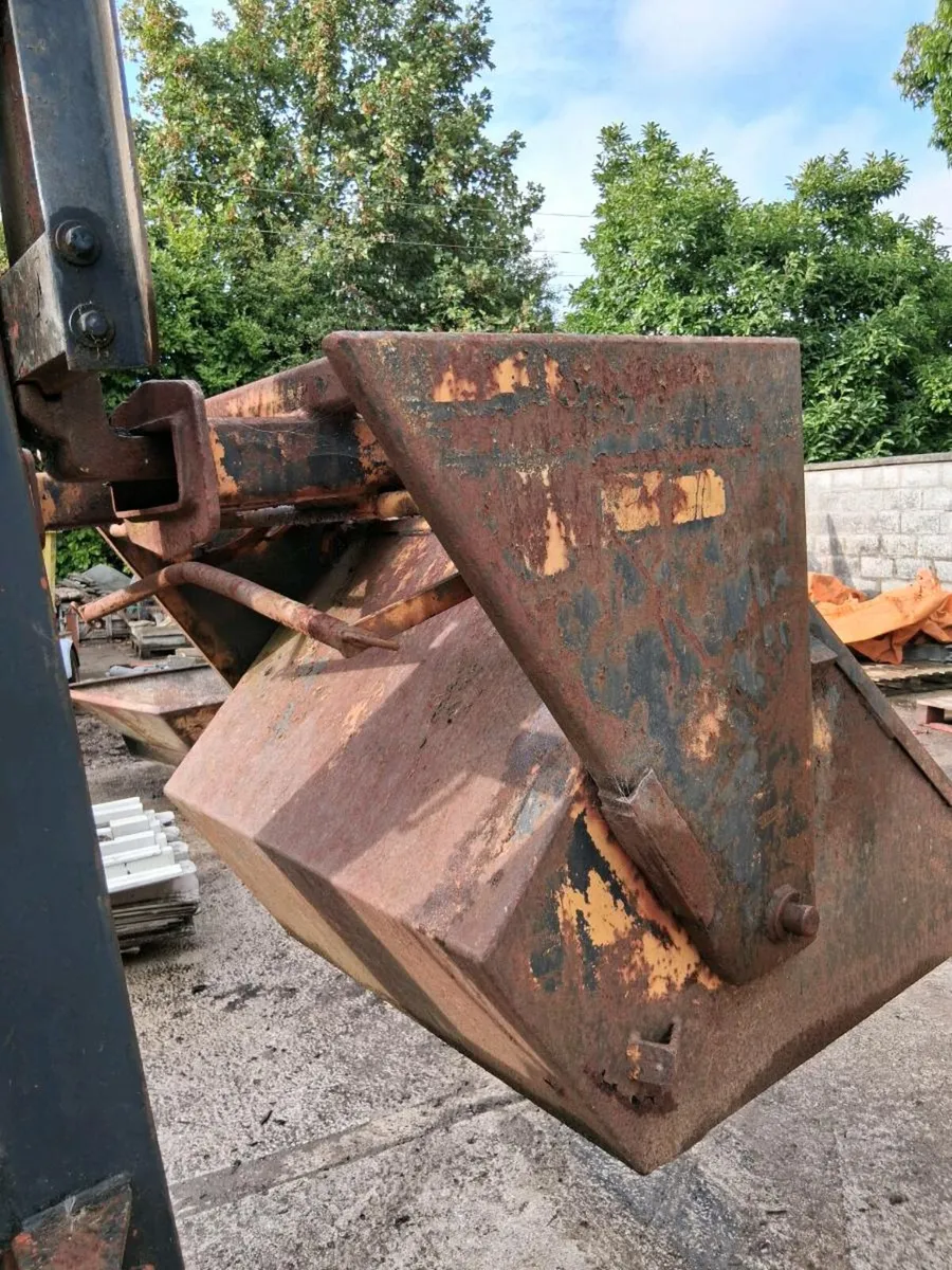 Concrete gravel bin - Image 4