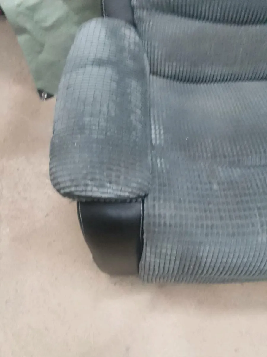 Suite of furniture - Image 1