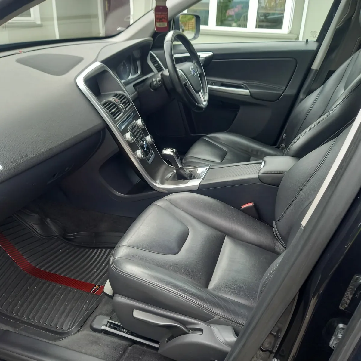 Volvo XC60 2015 - Image 2
