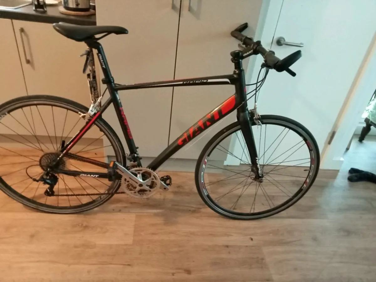 Road bike - Image 1