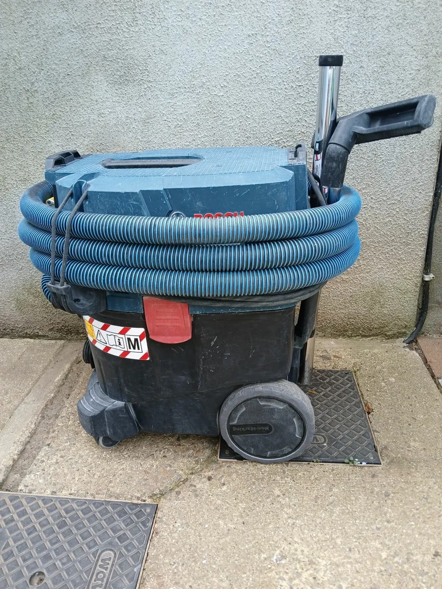 Vacuum cleaner - Image 1