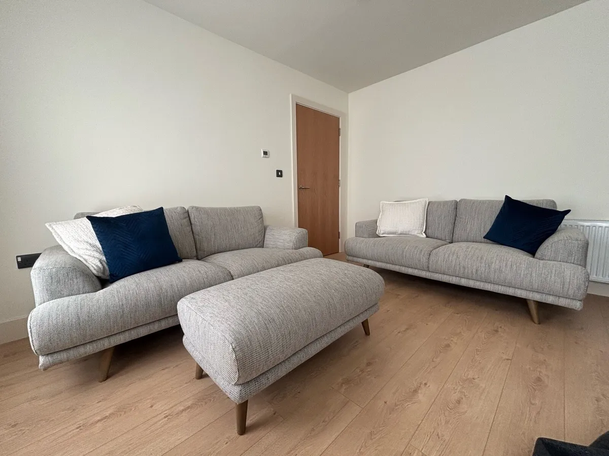 Couch - Image 4