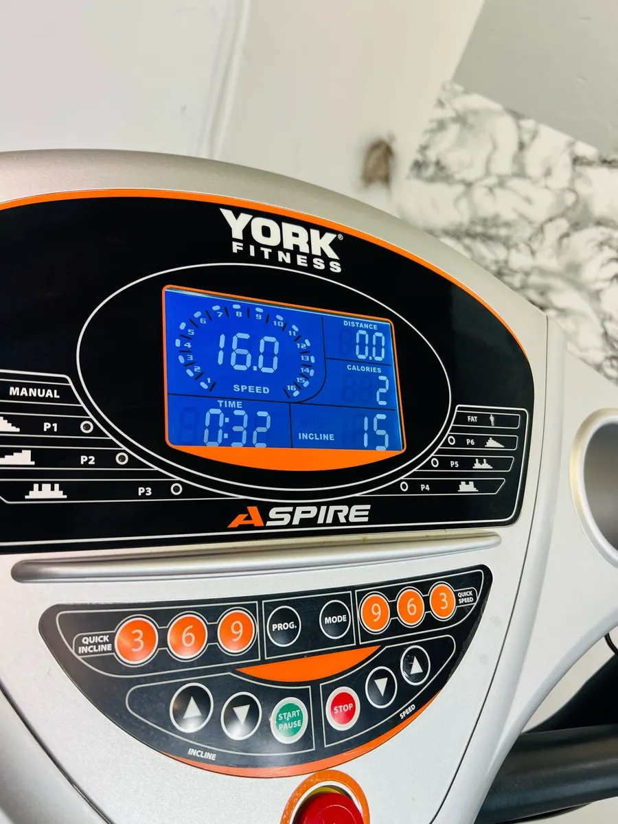 York fitness incline motorised treadmill - Image 3
