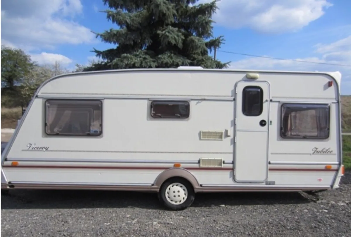 Lightweight Abbey 5/6 berth with Awning - Image 2