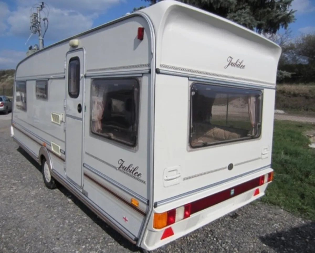 Lightweight Abbey 5/6 berth with Awning - Image 3