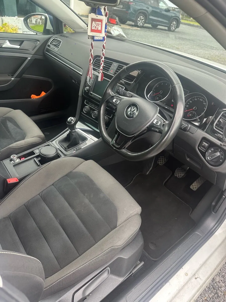 Volkswagen Golf - Image 4