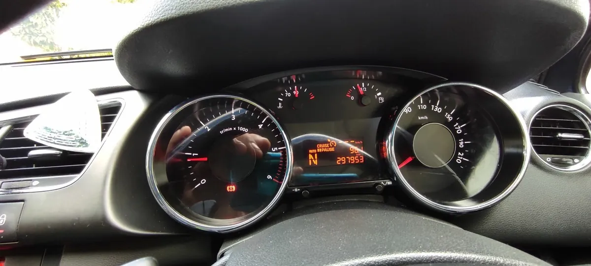 Peugeot 3008 2015 automatic - Image 2