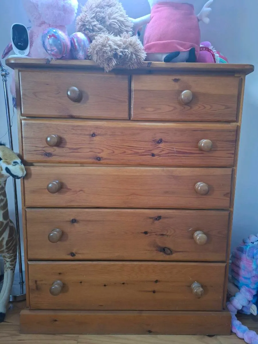 Chest of drawers