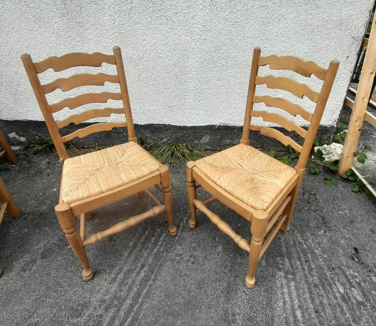Set of 8 solid wood dining chairs, great condition - Image 2