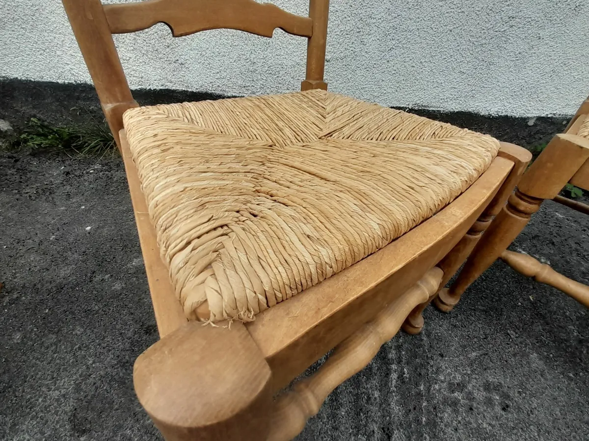 Set of 8 solid wood dining chairs, great condition - Image 3