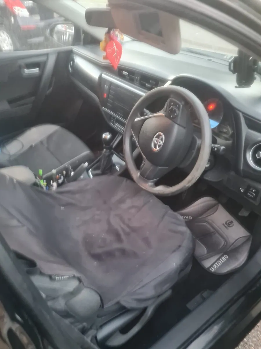 Toyota auris 2017 van - Image 4