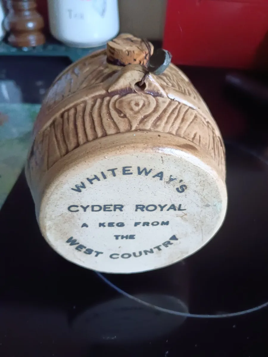 Vintage  ceramic whiteways cider  barrel - Image 2