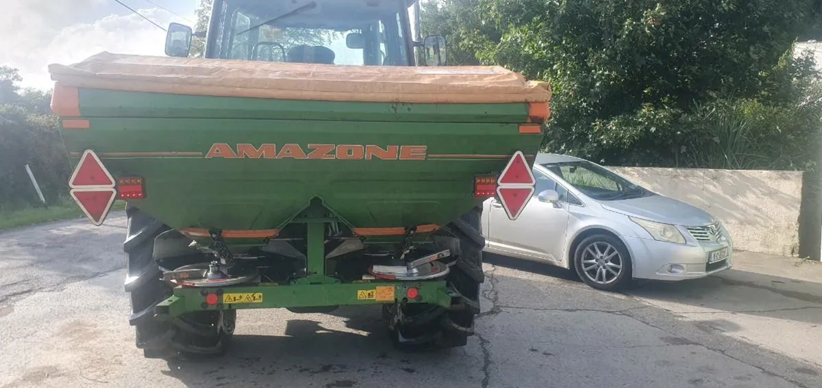 Amazone fertiliser spreader - Image 1