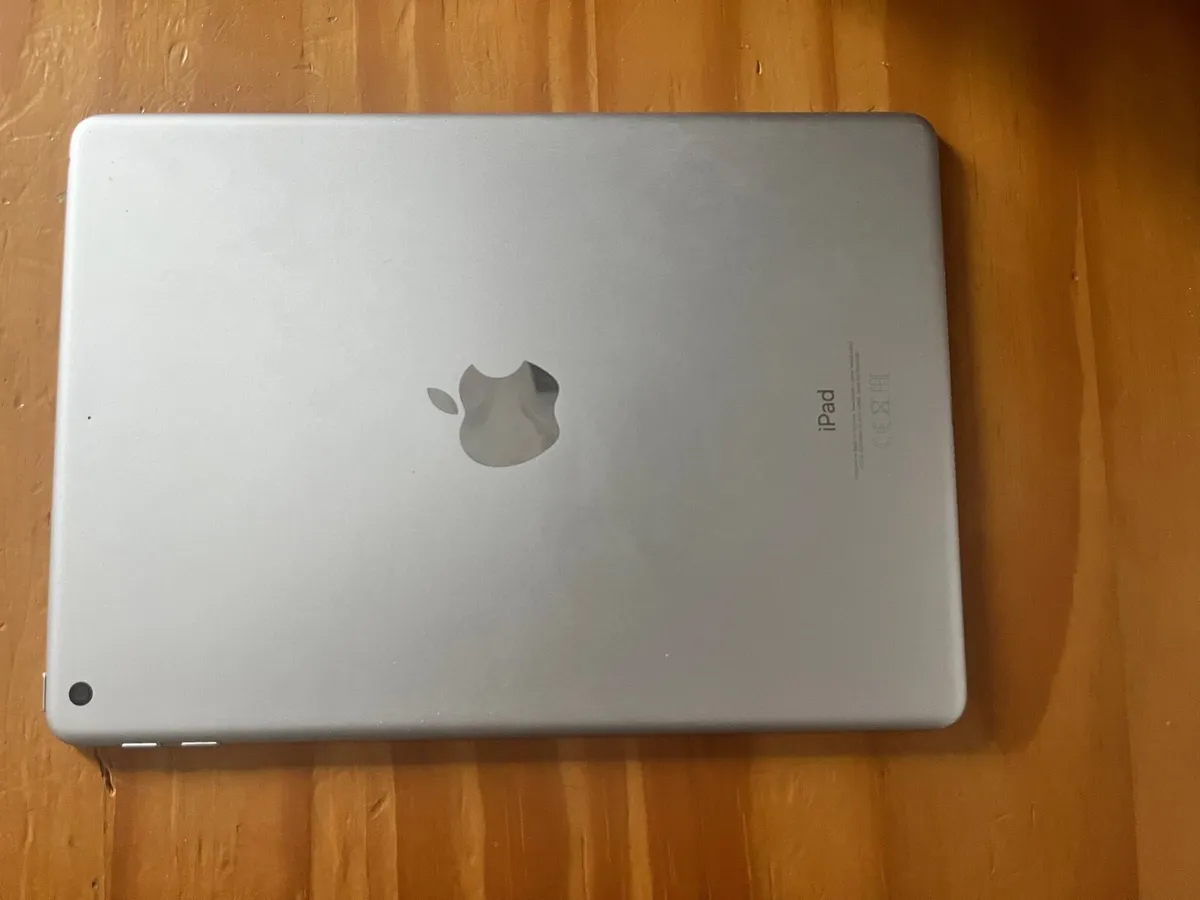 Apple 6th generation iPad - Image 2