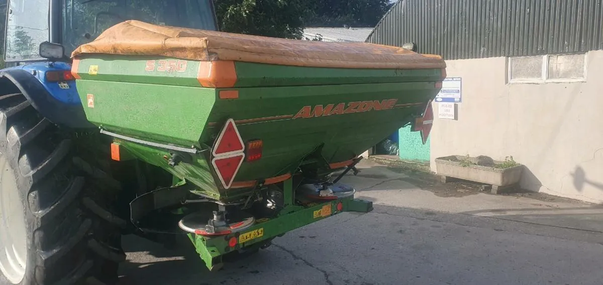 Amazone fertiliser spreader - Image 2