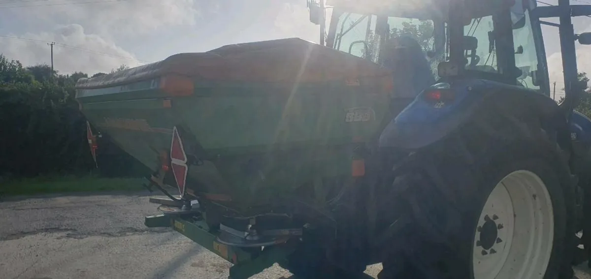 Amazone fertiliser spreader - Image 4