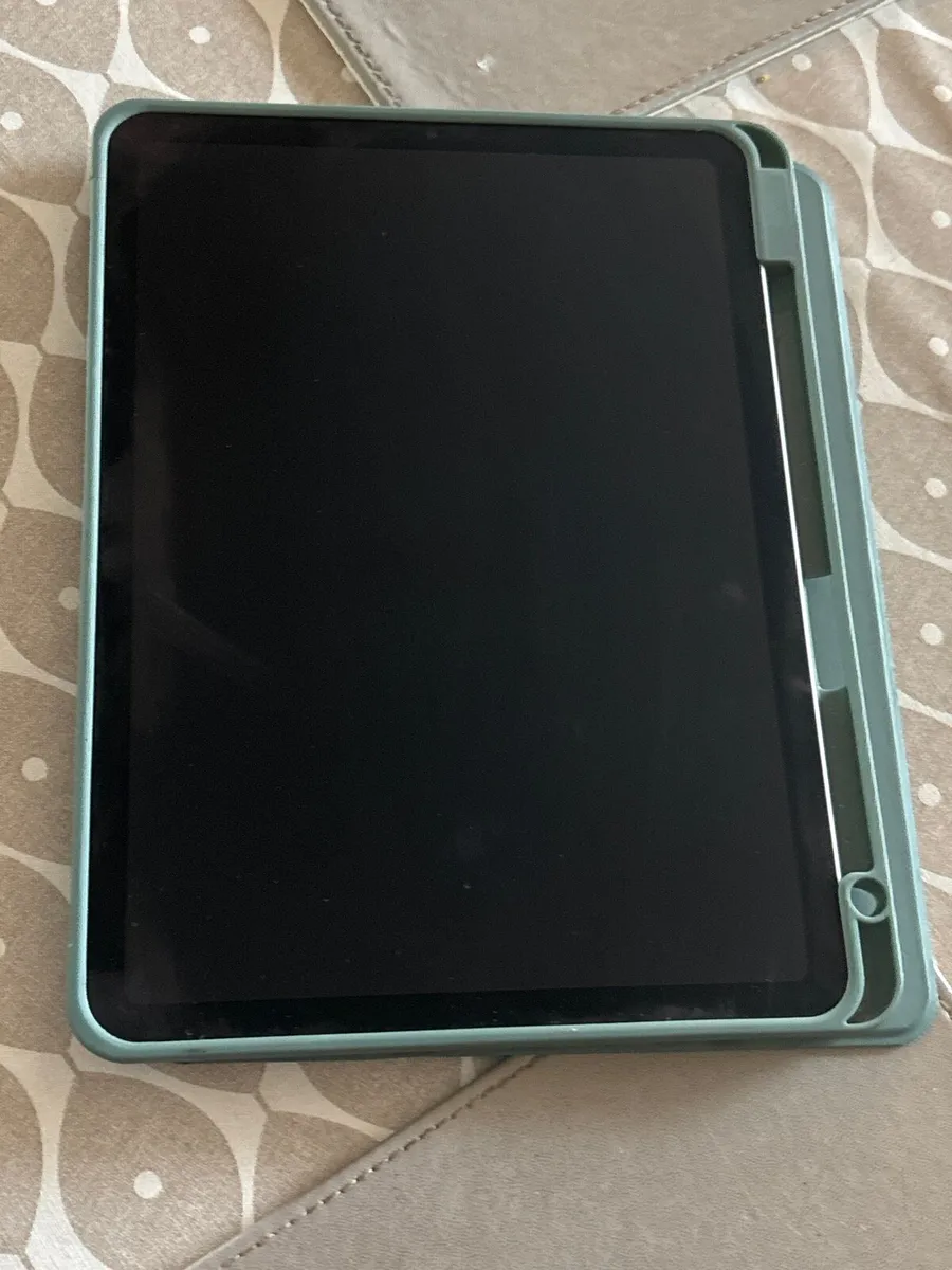 iPad Air 5 10.9” (2022) - Image 2