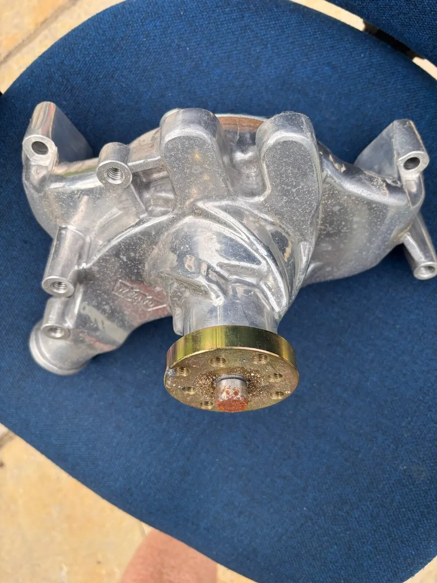 SBC Chevy V8 Weiand long water pump brand new - Image 4