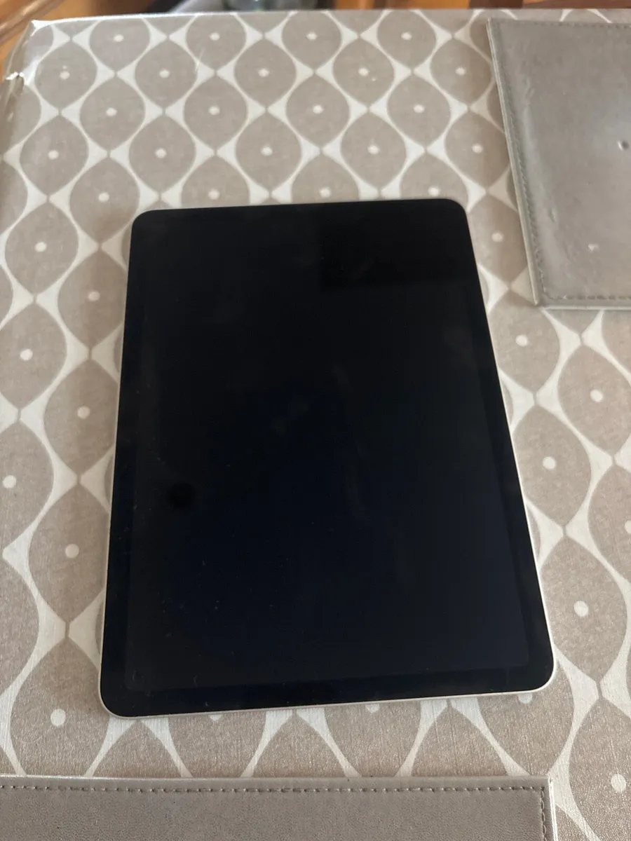 iPad Air 5 10.9” (2022) - Image 3