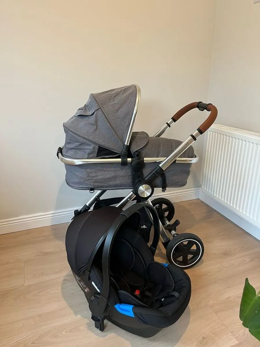 2 in 1 Travel System - Image 1