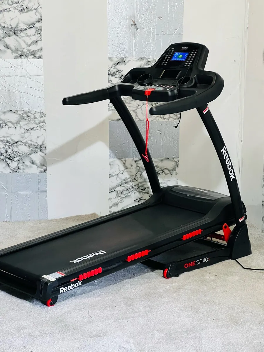 GT40s Reebok treadmill incline/folds for storage - Image 1