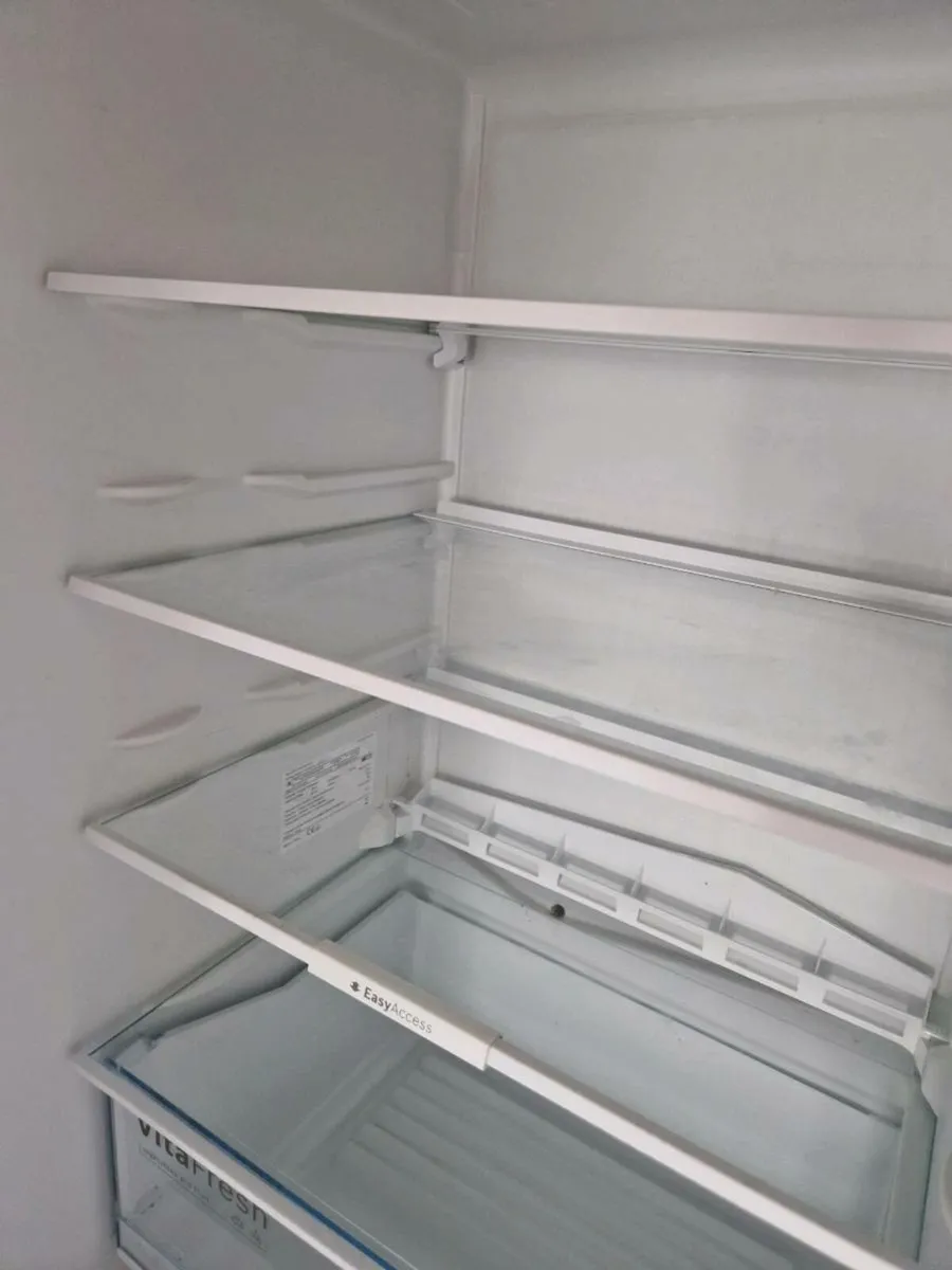 Fridge freezer like new - Image 2