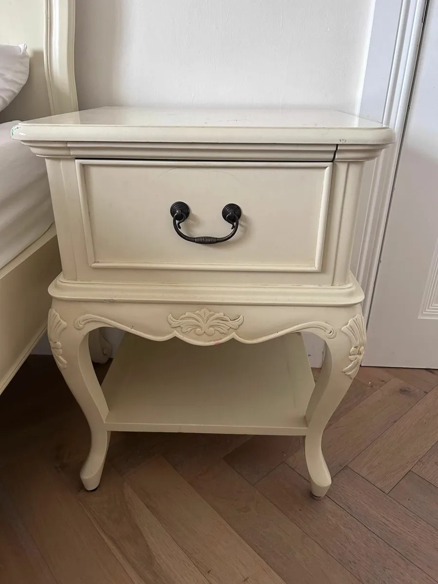 2 Single beds with matching bedside locker - Image 4