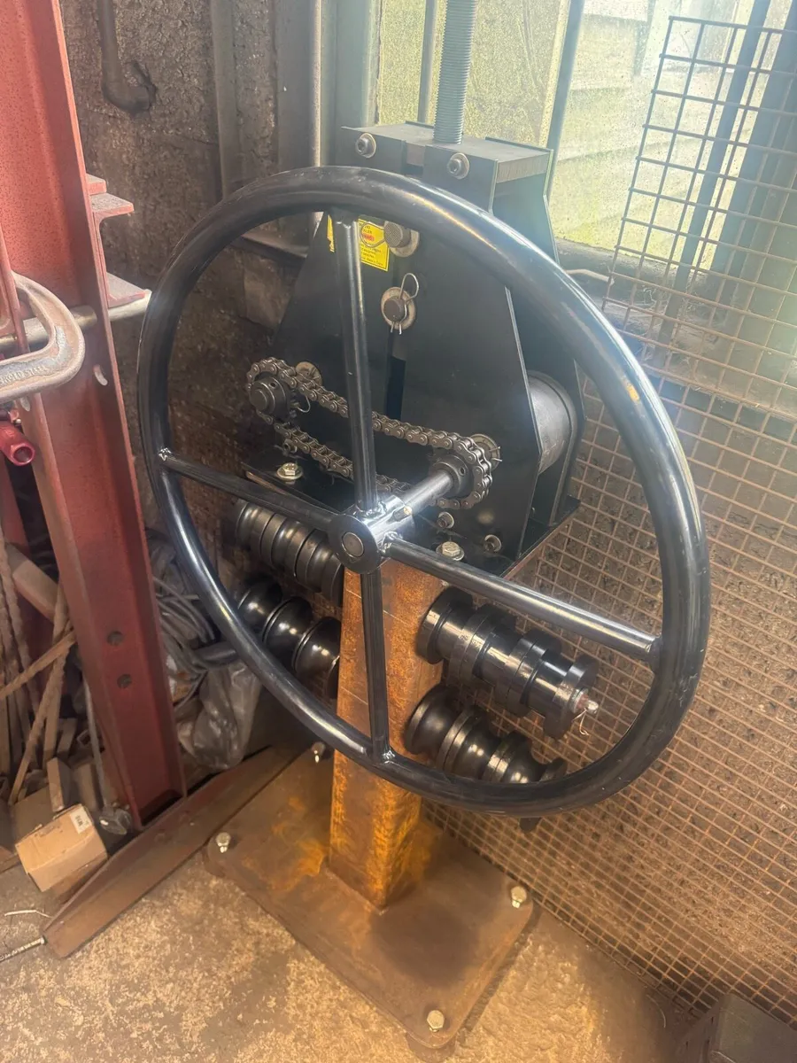 Metal rolling machine - Image 1